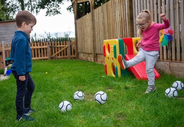 LEICESTERSHIRE HOMEBUILDER SPREADS FOOTBALL FEVER AHEAD OF WORLD CUP