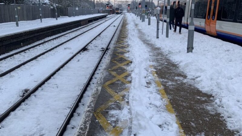 New Footfall data shows impact of Train Strikes on London Retail with 19% drop in Shoppers