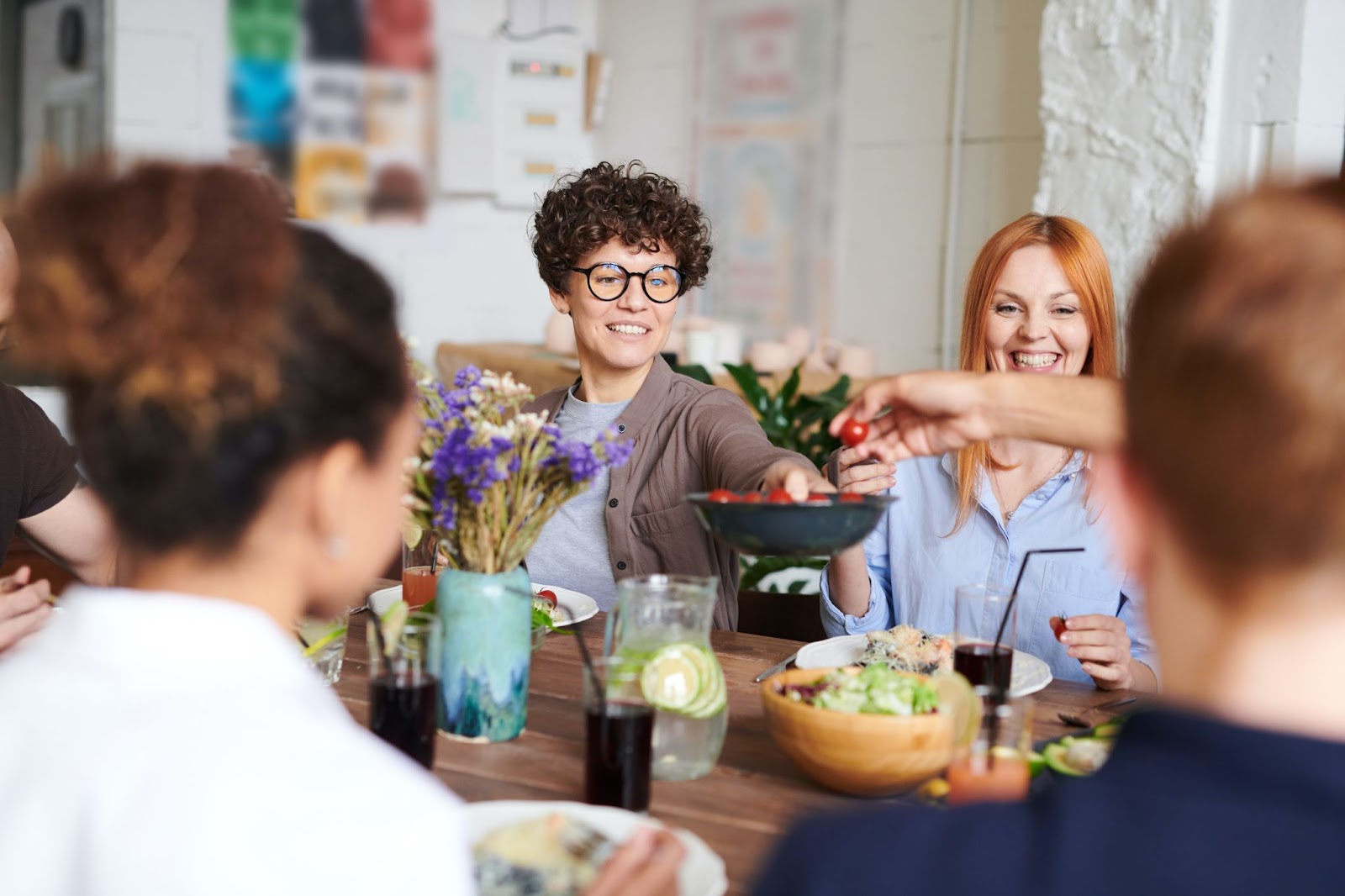 House guest etiquette revealed ahead of Christmas party season