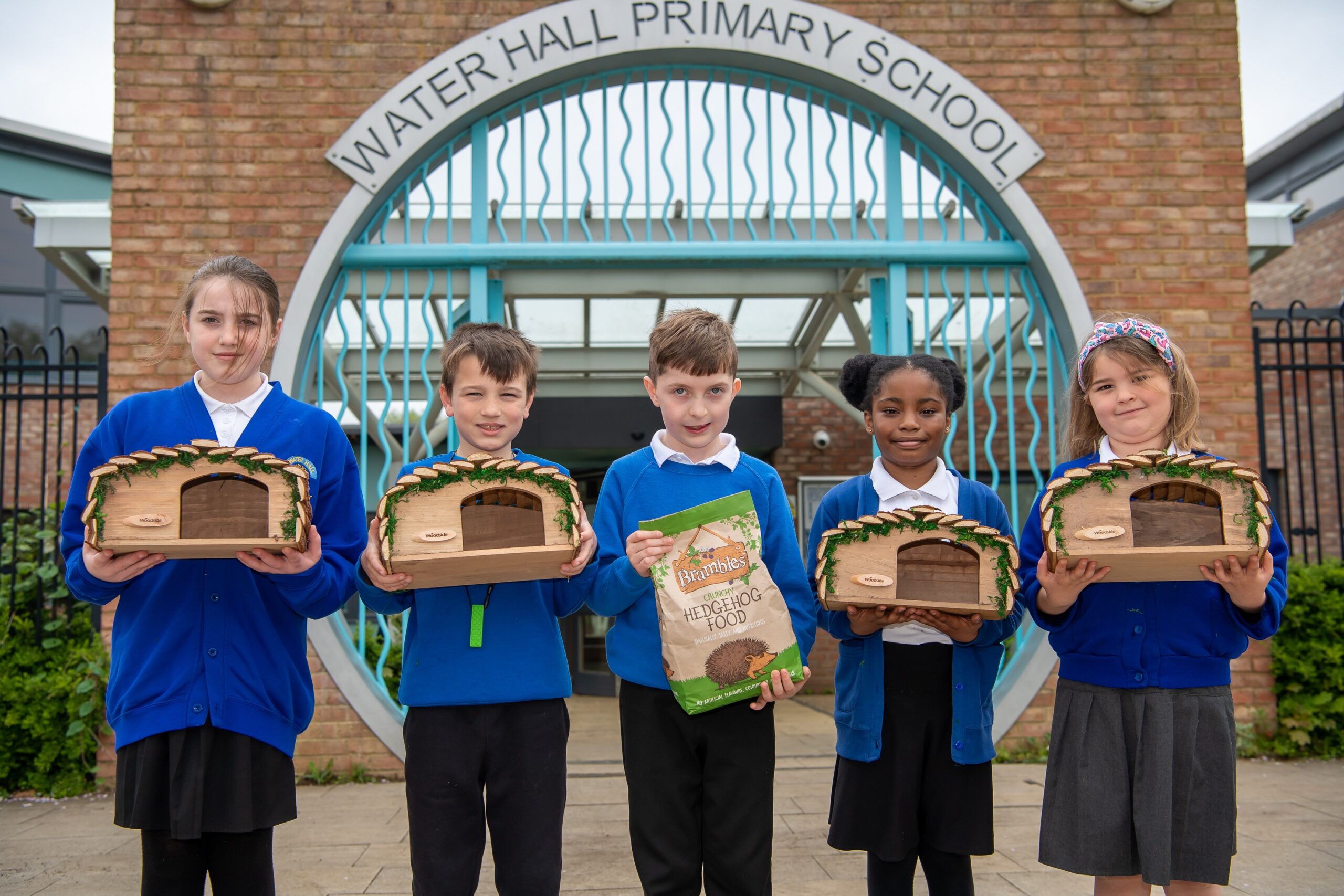 MILTON KEYNES SCHOOL RECEIVES HEDGEHOG HOMES FROM HOUSEBUILDER TO HELP PRICKLY PURSUIT