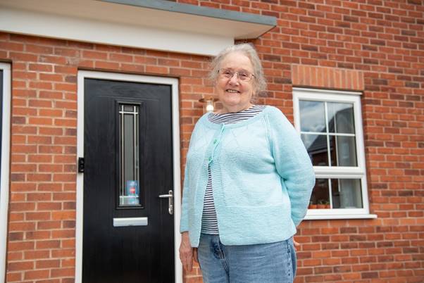 RETIREE DOWNSIZES TO WARWICKSHIRE NEW BUILD