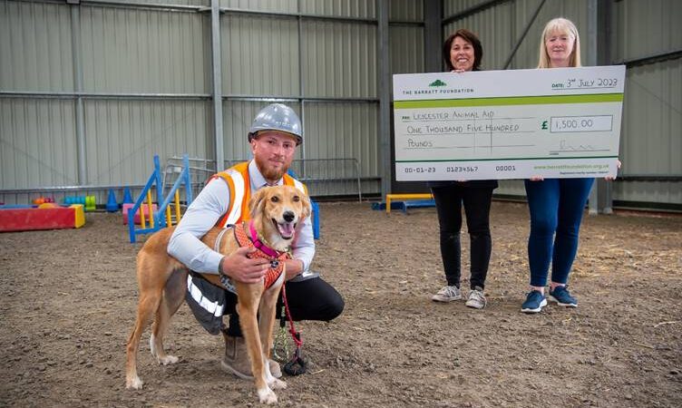 LEICESTERSHIRE HOMEBUILDER RAISES THE ‘WOOF’ WITH ANIMAL CENTRE DONATION