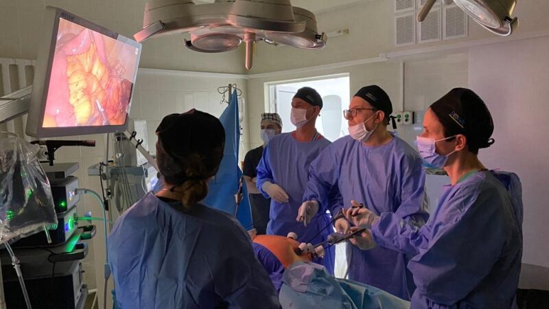 Nottingham surgeons train Ukraine medics in keyhole surgery