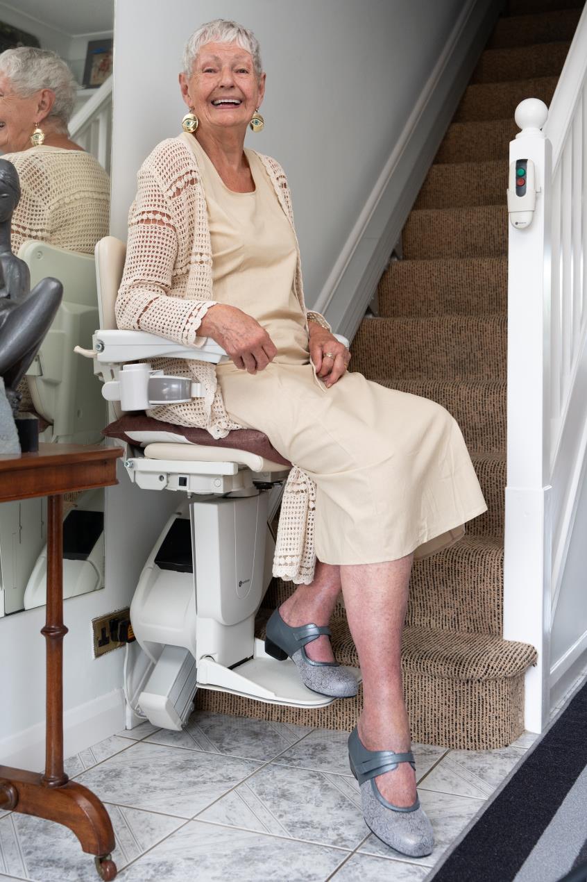 Celebrating Comfort and Style: Sara Davies MBE Champions ‘Joyful Strides for Wider Feet’ Campaign alongside Loyal Customers