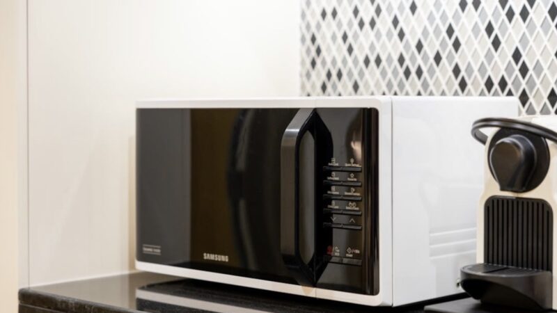 The reheating mistakes most home cooks make, according to a professional chef