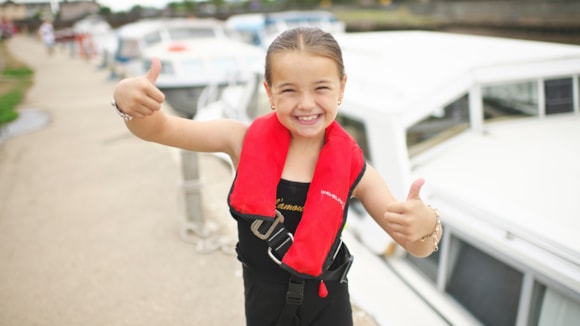 “Wear a life jacket any time you step on a boat” – Broads Authority issues guidance ahead of Bank Holiday Weekend